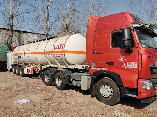 長(cháng)安貨運危險品運輸車(chē)輛